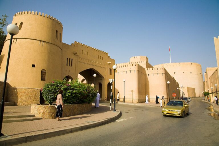 قلعة نزوى العمانية