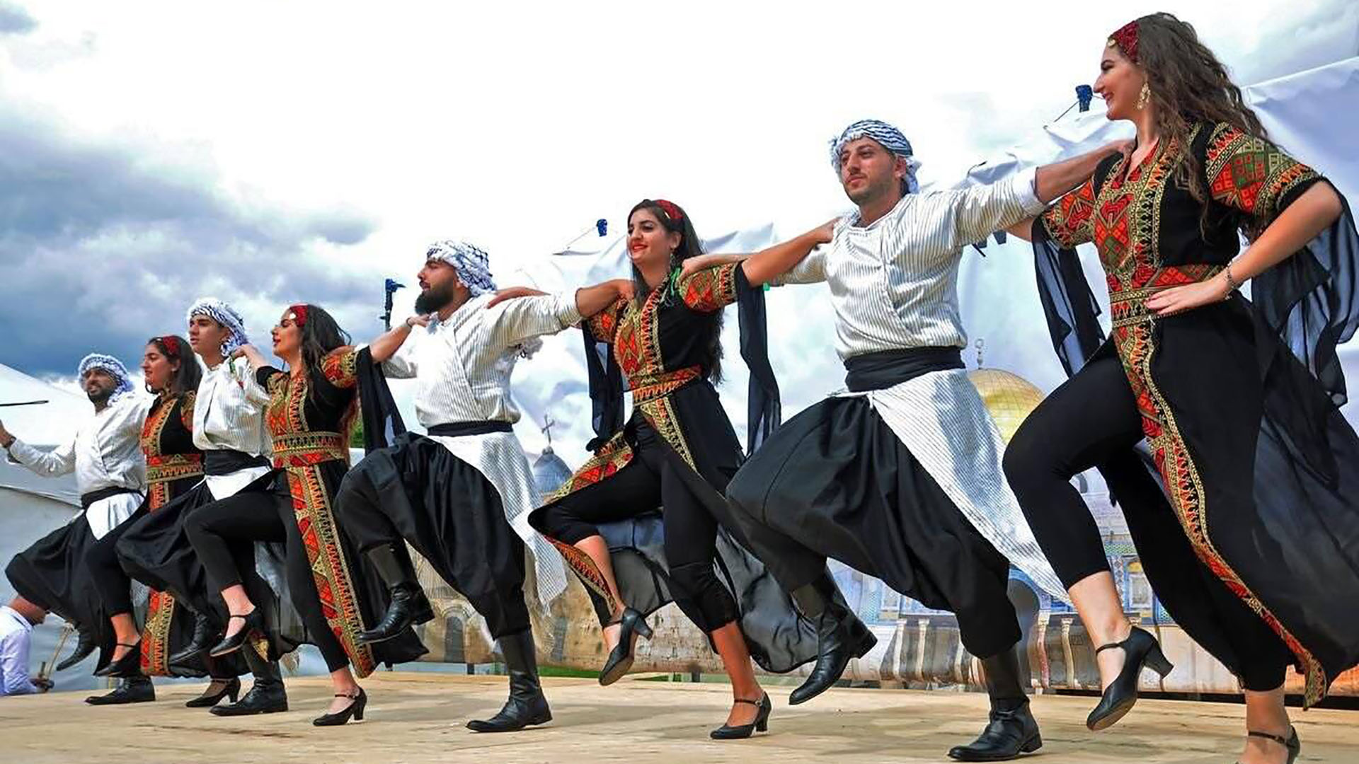 الدبكة الفلسطينية