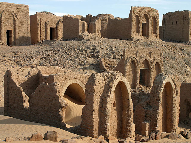 جبانة البجوات بواحة الخارجة