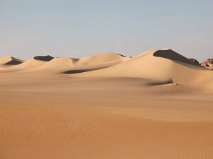 المشاهد الصحراوية الشاسعة