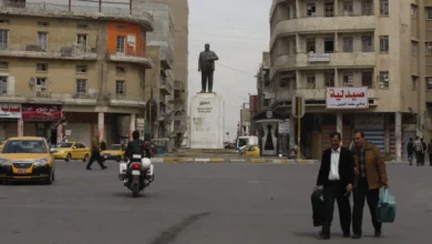 تمثال الشاعر معروف الرصافي في شارع الرشيد