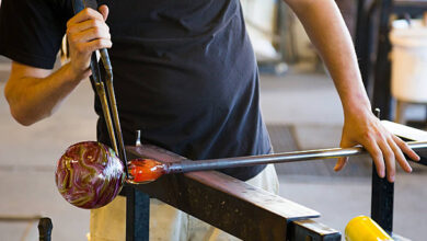 نفخ الزجاج الملون